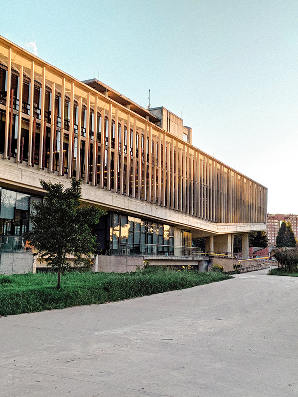 Fotografía arquitectura edificio de univerdad