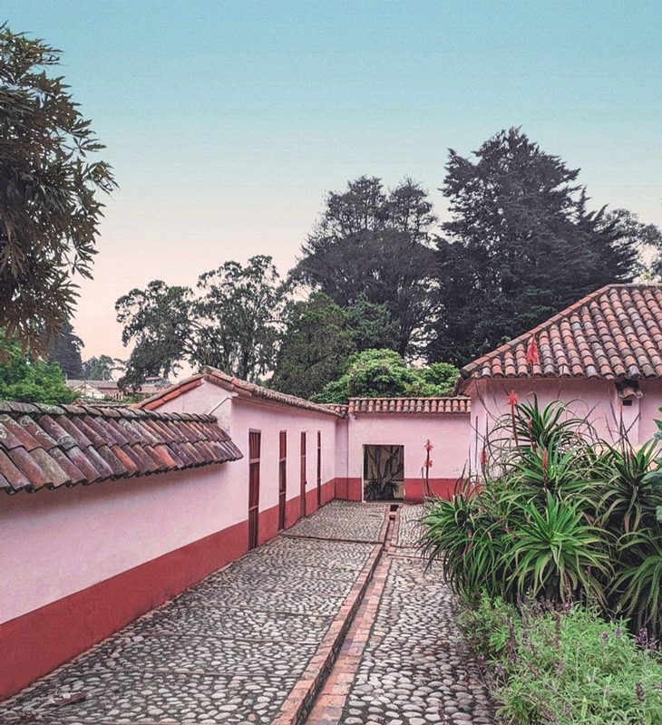 Fotografía casa quinta de color rosado