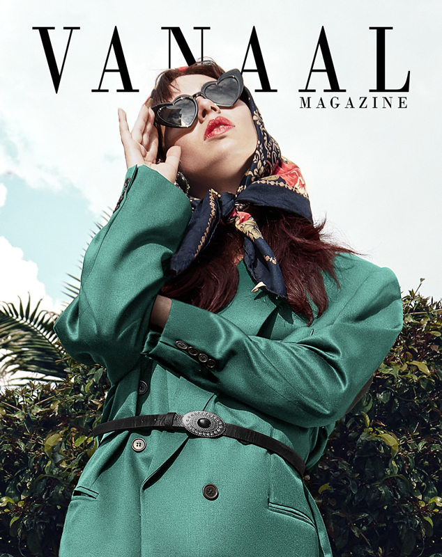 Portada editorial mujer con gafas en forma de corazón y un saco de color verde.